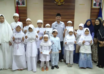 LADZIS PPAL BERI TALI ASIH ANAK-ANAK YATIM PIATU