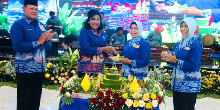 Ketua Umum PPAL dan Ketua Umum PIPAL Meriahkan HUT Paguyuban Purnawirawan Kowal di Surabaya